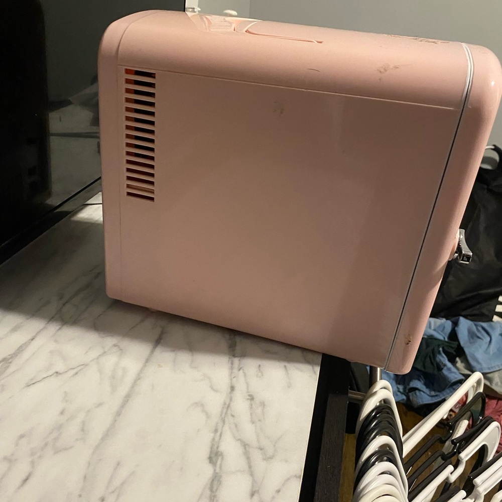 Pink Retro Mini Fridge - Picture 8 of 8